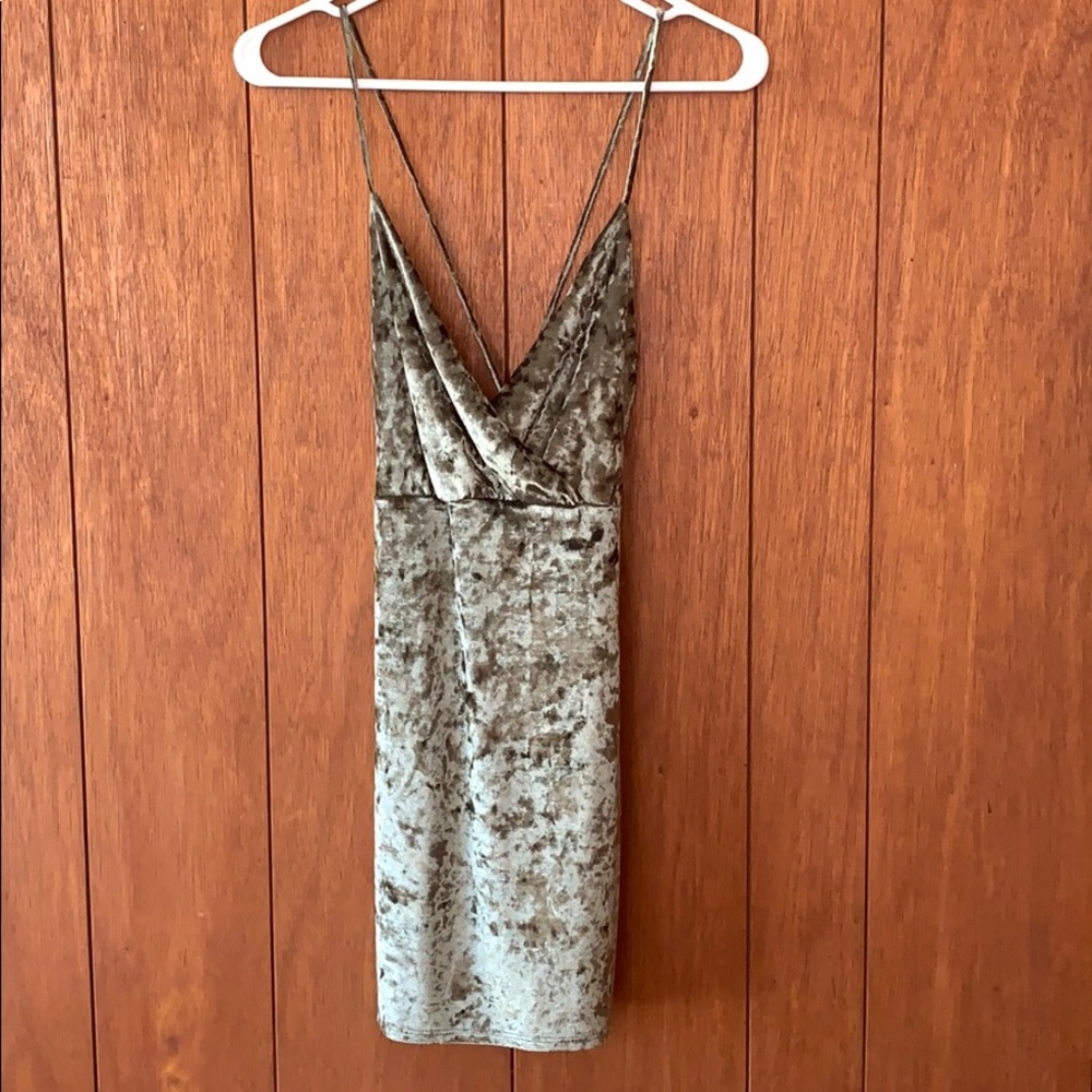 ✨Forever 21 Green Velvet Dress✨